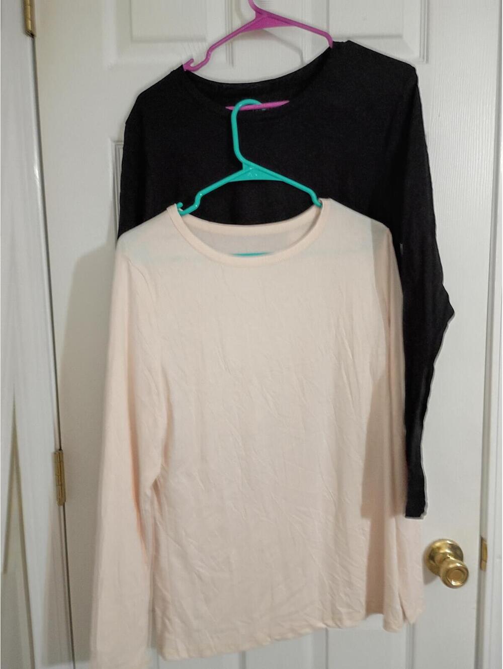 Set of 2 Long Sleeve Crew Neck Shirts - Black and Cream